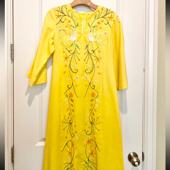 Darling Vintage 🌼🕊️ embroidered daisy dove yellow maxi dress by Emporium - Picture 3 of 14